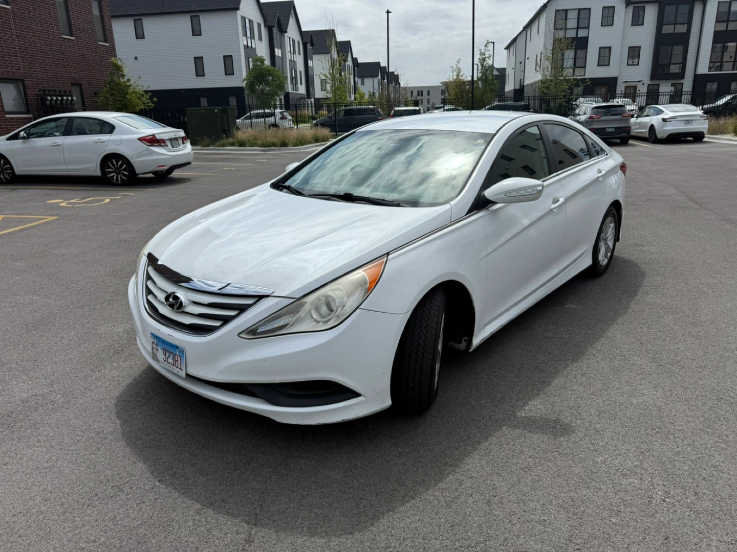 White Hyundai Sonata Sedan 2014