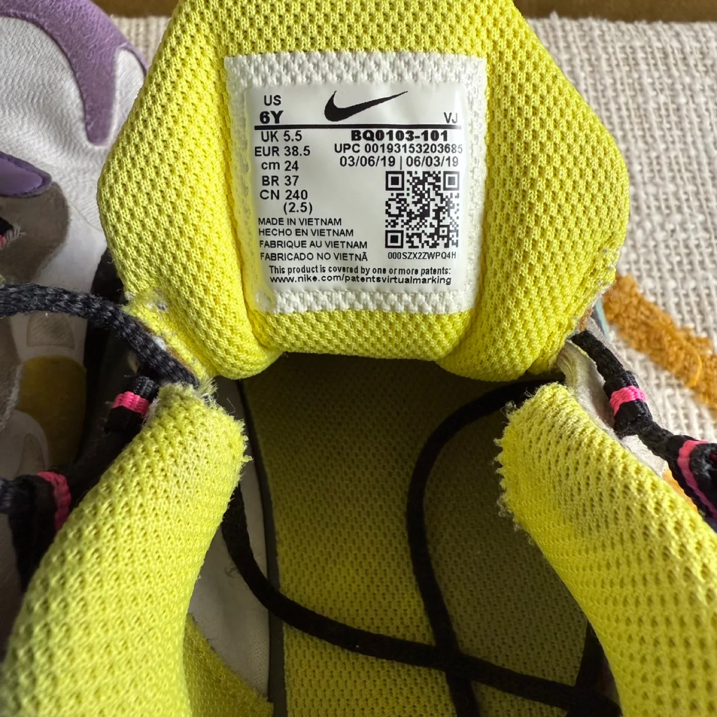 Nike Air Max 270 React Kids Size 6Y image indicator(2)