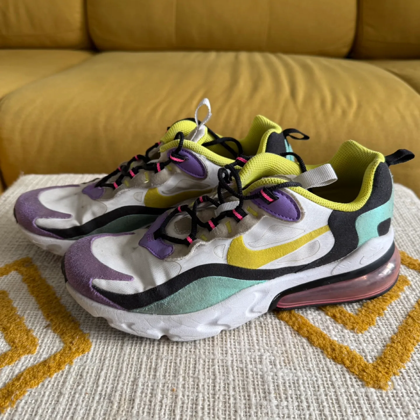 Nike Air Max 270 React Kids Size 6Y thumbnail