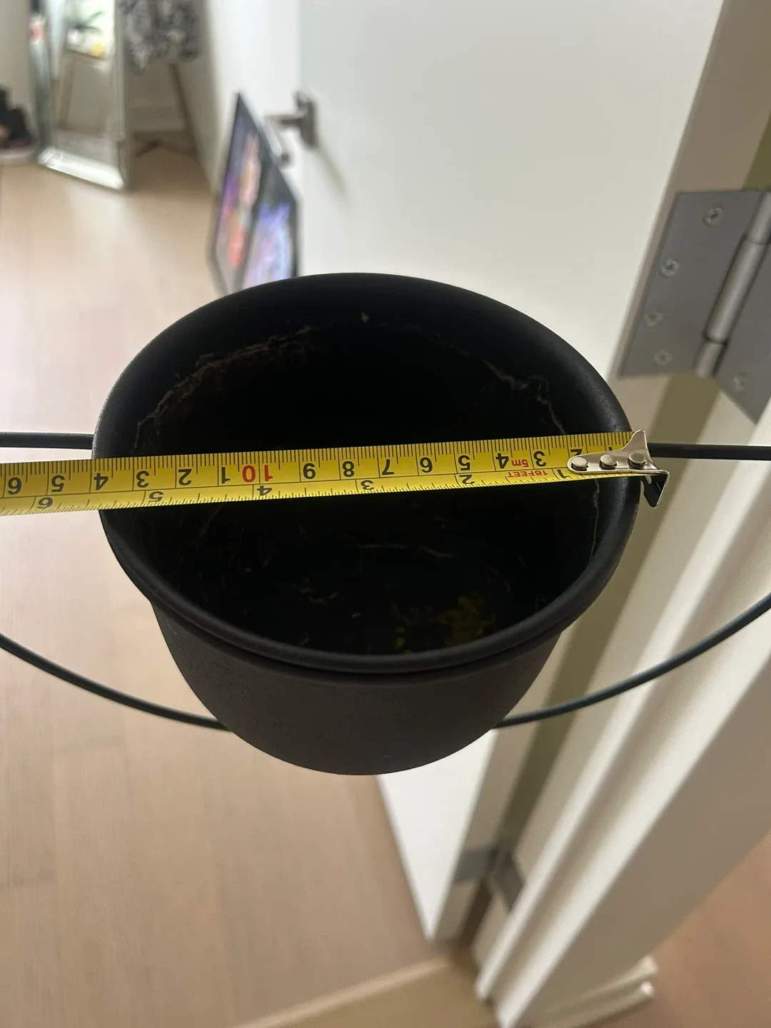 One Hanging Planter, Black metal, 4" Diameter image indicator(3)