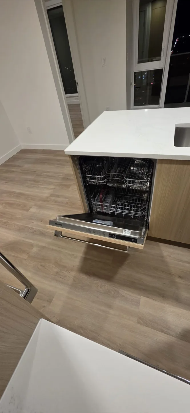 2 Bedroom 2 Bathroom Condo image indicator(7)