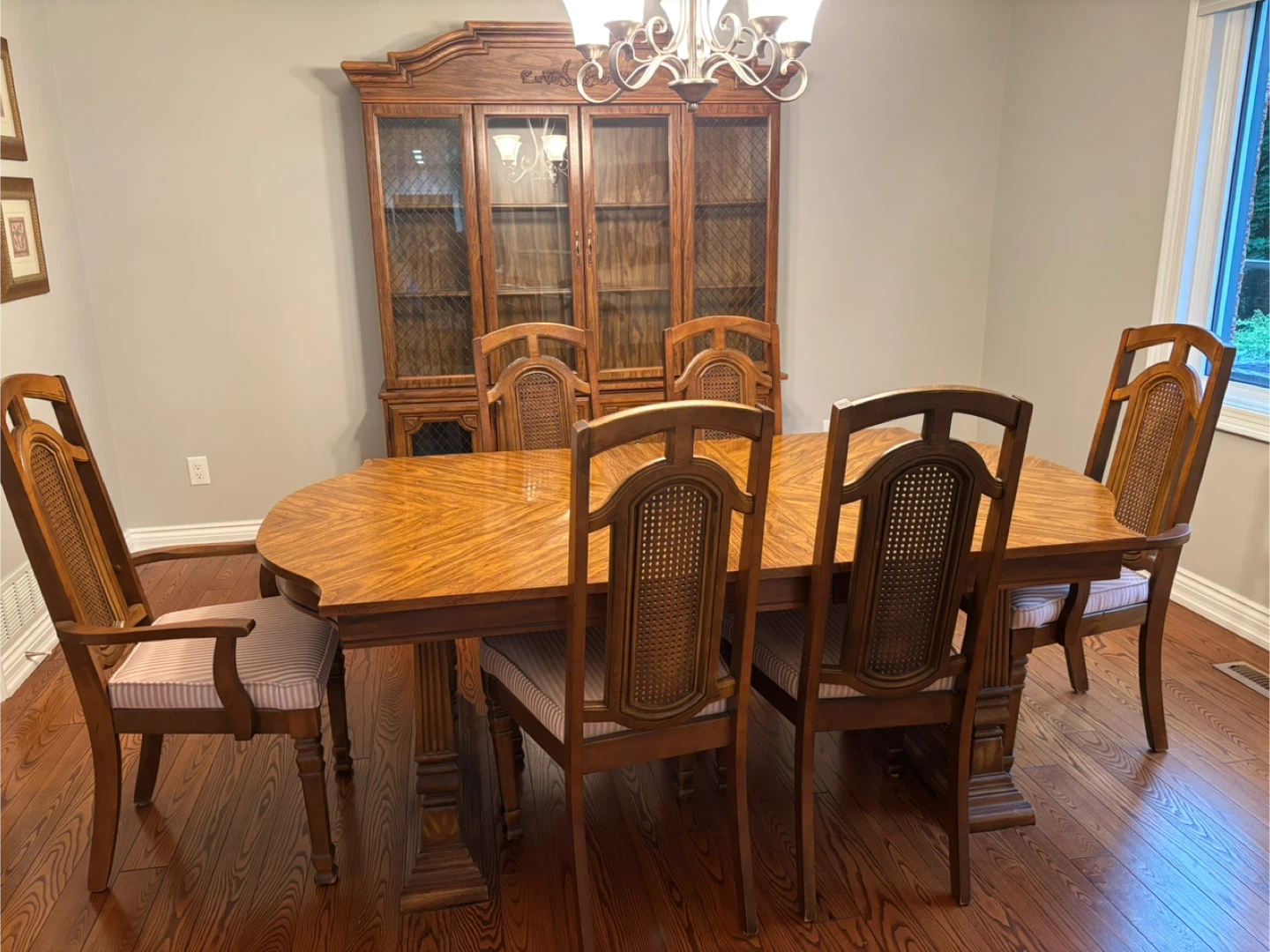 Dining Room Set with Hutch