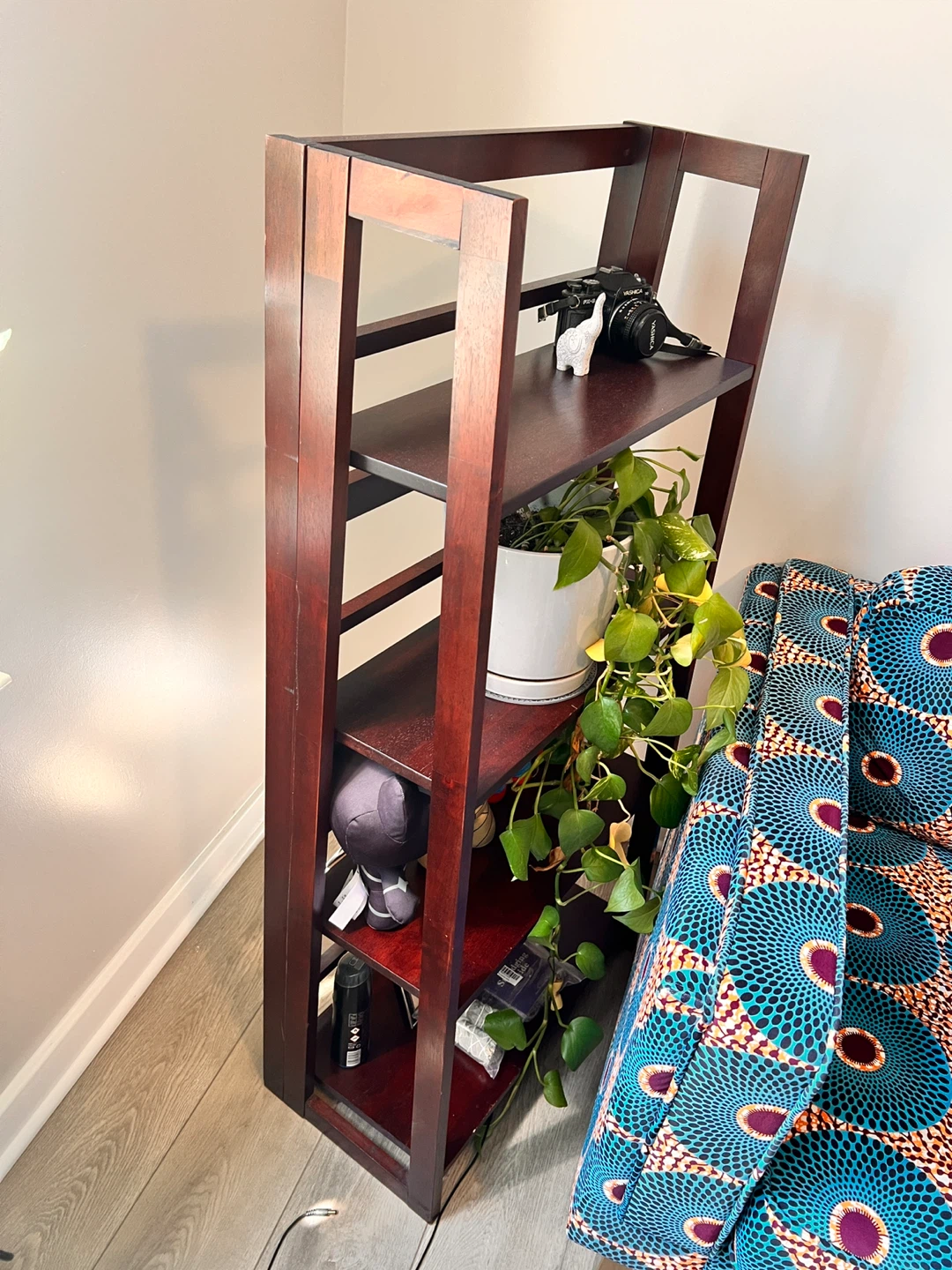 Wooden Leaning Bookshelf