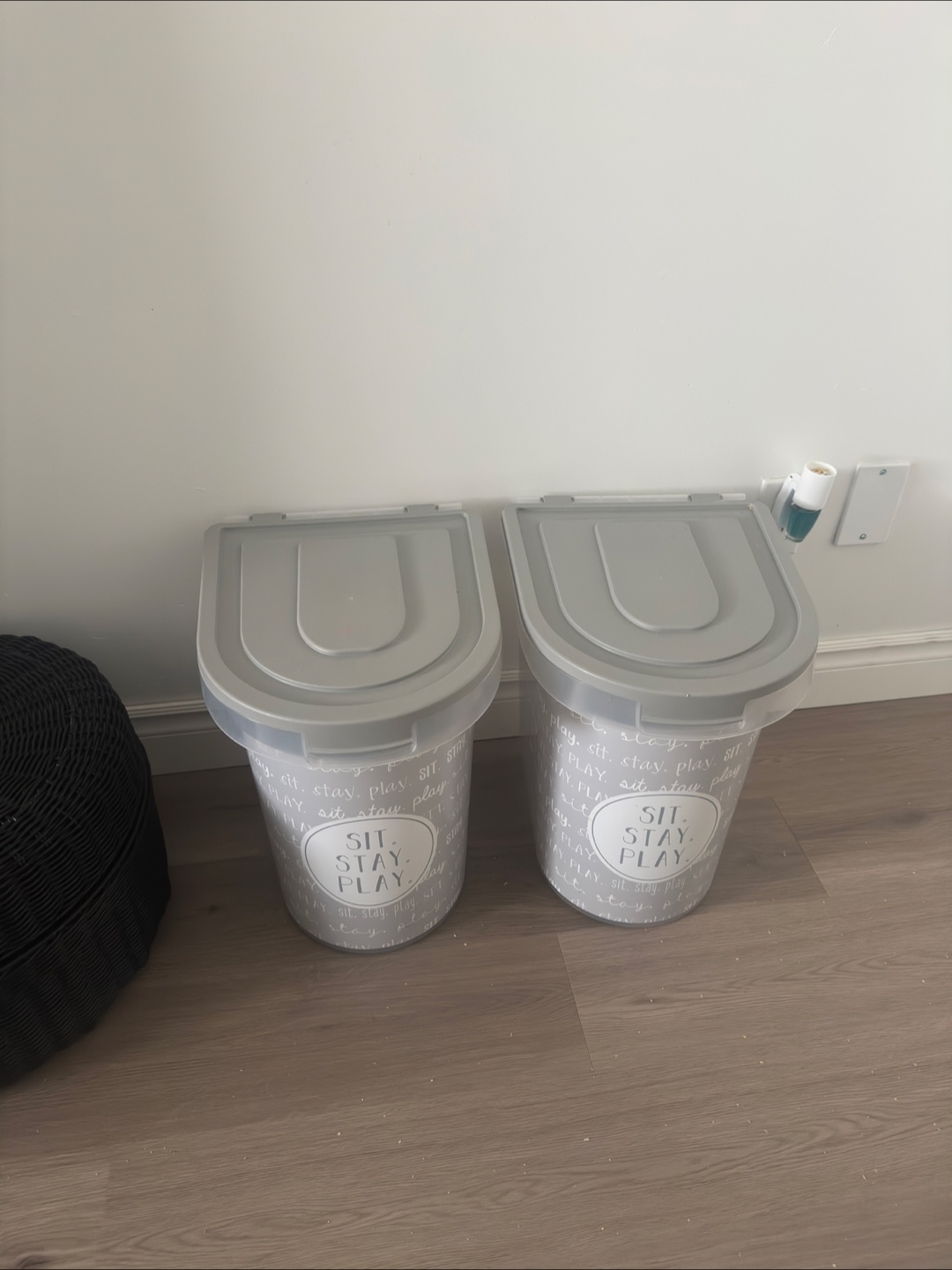 Dog / Cat Food containers comes with matching scoops - photo 2