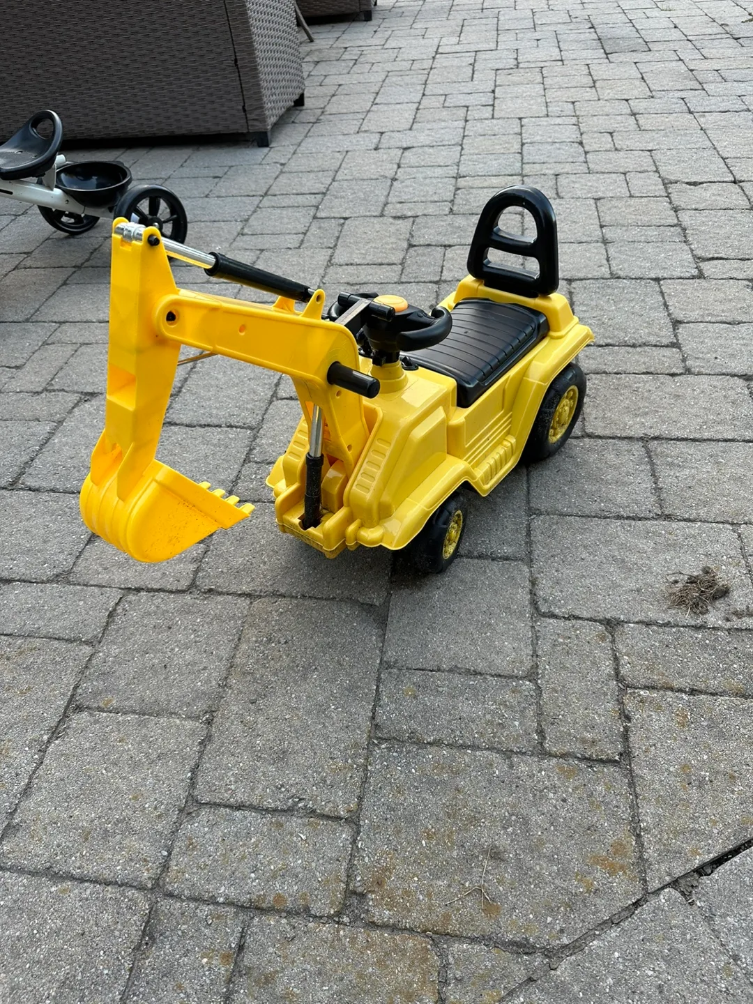 Ride-On Excavator Toy - Yellow image indicator(2)
