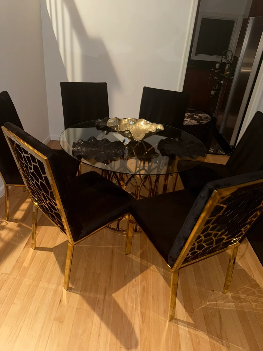 Dining Table Set with 6 Black Velvet Chairs image indicator(2)