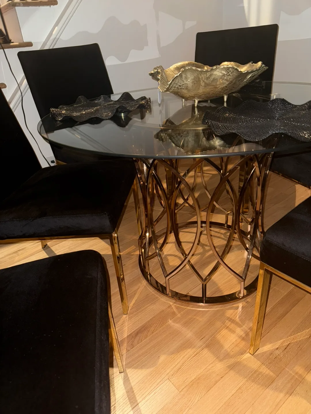 Dining Table Set with 6 Black Velvet Chairs image indicator(3)