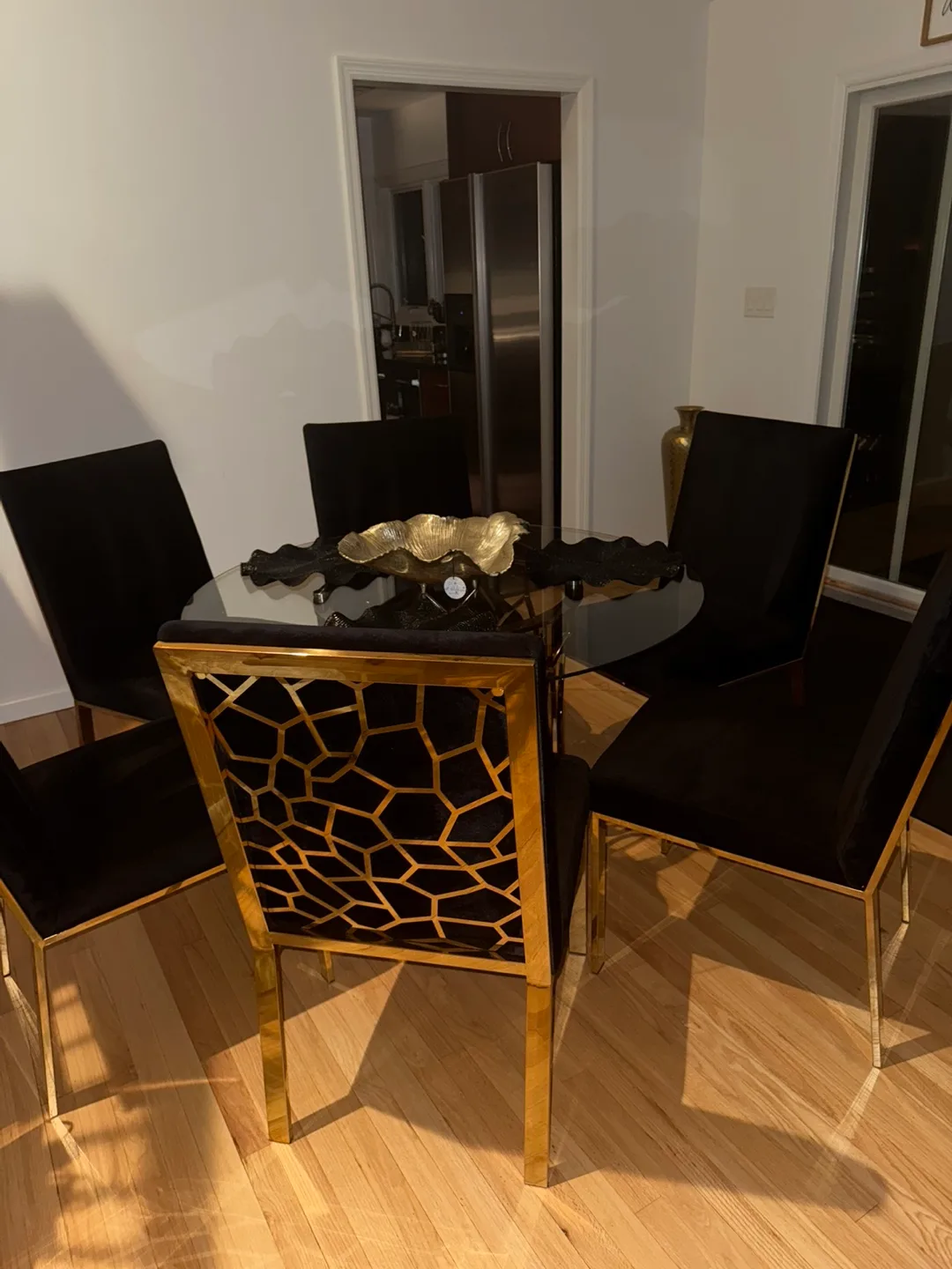 Dining Table Set with 6 Black Velvet Chairs image indicator(5)