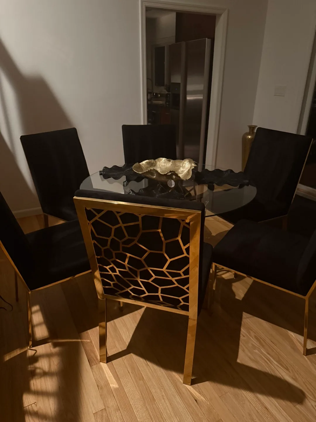 Dining Table Set with 6 Black Velvet Chairs image indicator(4)