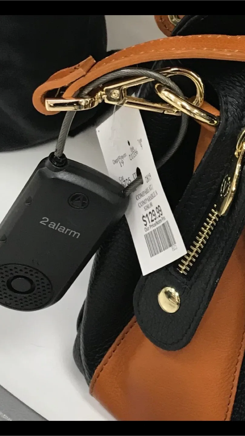 Black Valentina Italy Made Genuine Leather Purse 🇮🇹 👜 👛🖤 🍂 🍃 🍁🤎✨ image indicator(8)