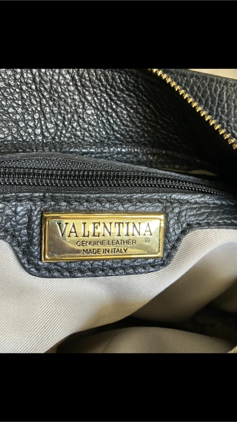 Black Valentina Italy Made Genuine Leather Purse 🇮🇹 👜 👛🖤 🍂 🍃 🍁🤎✨ image indicator(4)