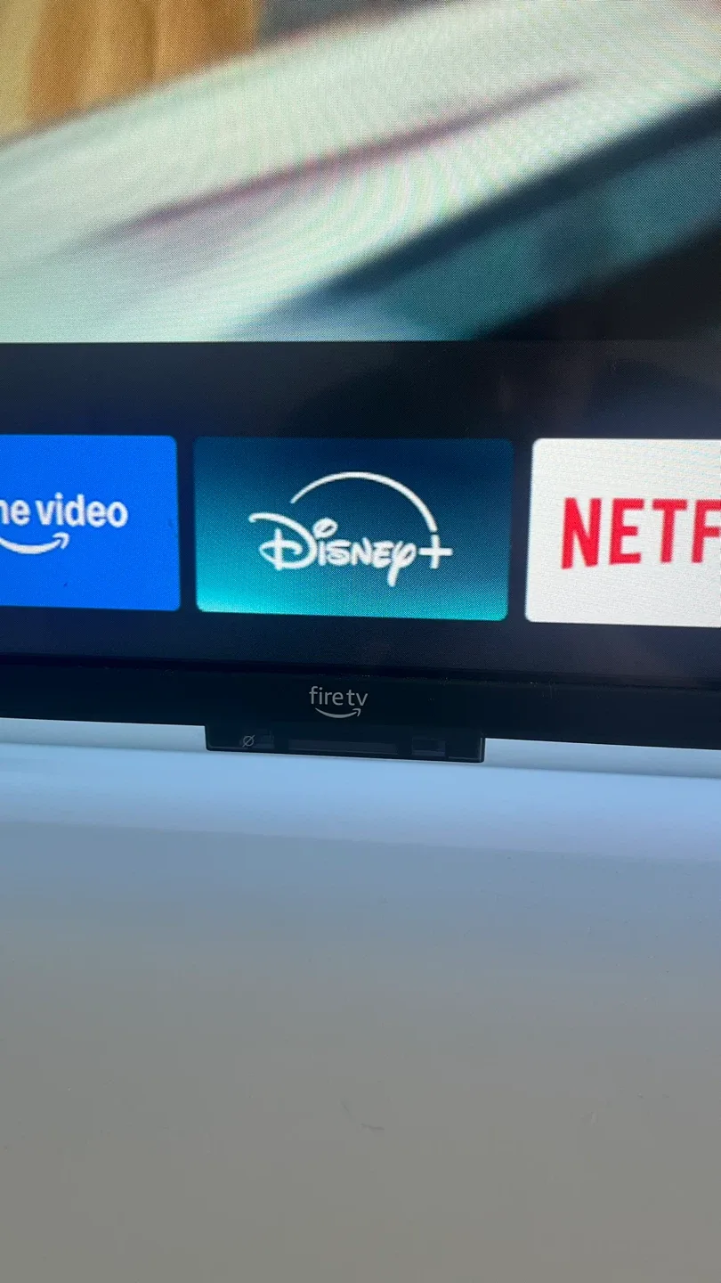 Amazon Fire TV 55" Omni Series + Govee TV LED Backlight image indicator(4)