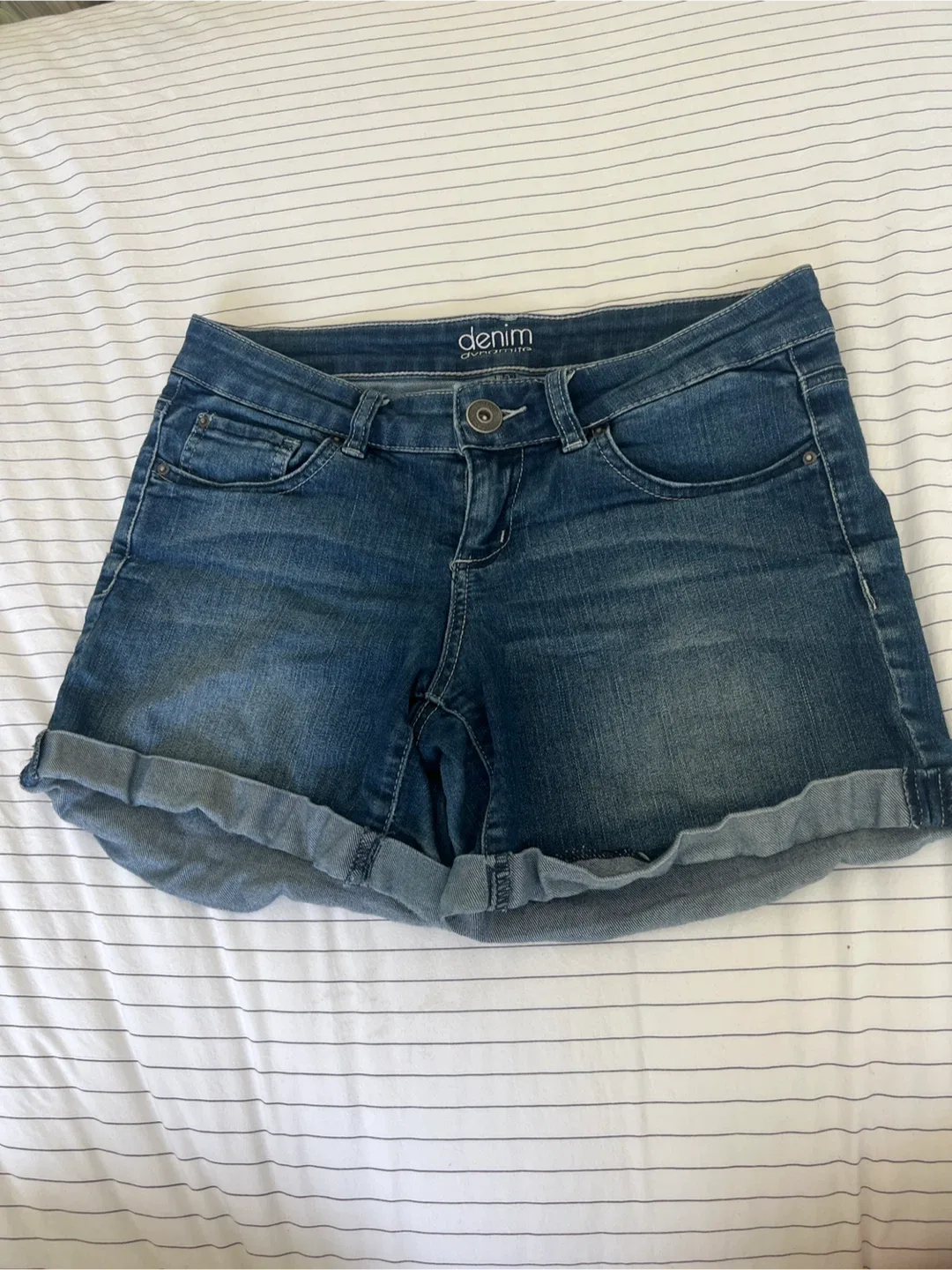 Denim shorts - mid rise - size 28 thumbnail