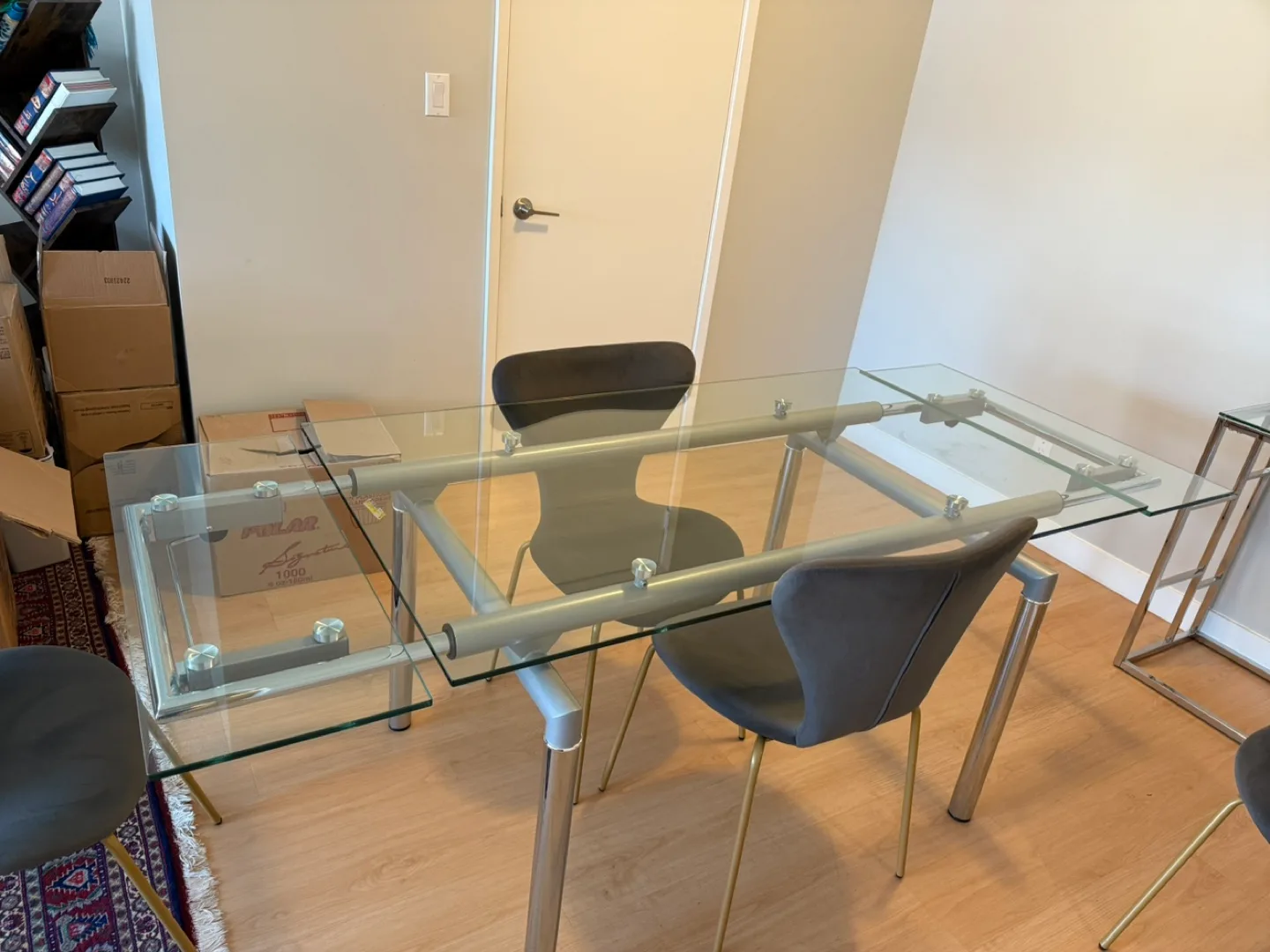 Glass Dining Table image indicator(3)