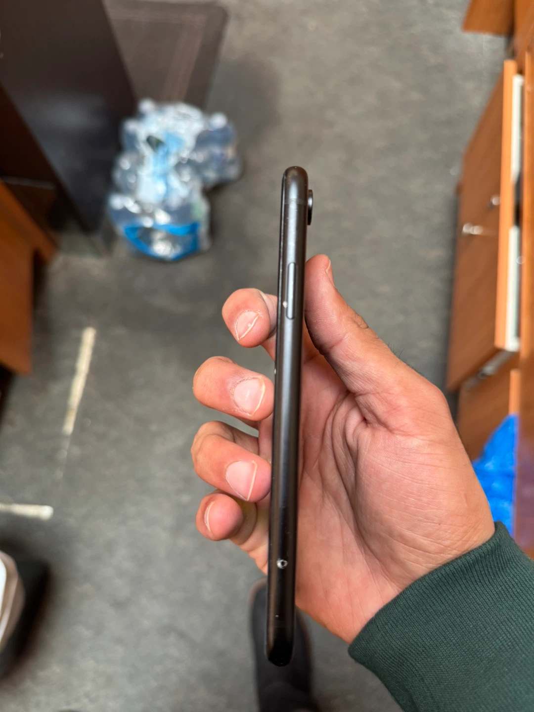iPhone XR negotiable - photo 2