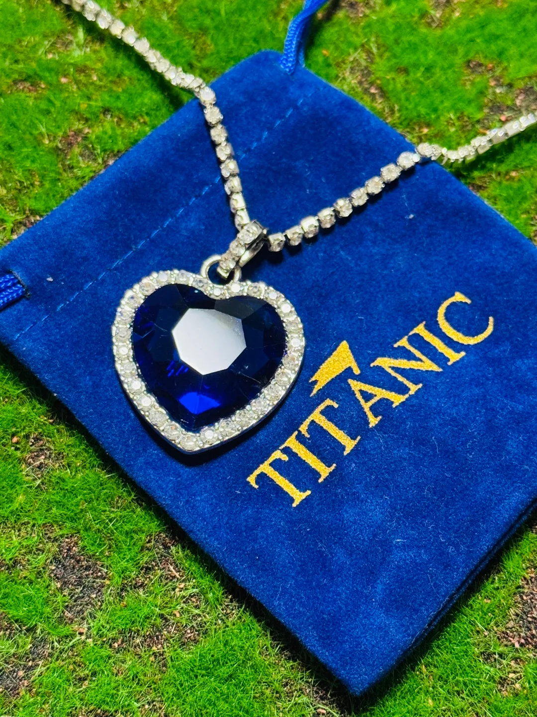 Titanic Heart of the Ocean Necklace thumbnail