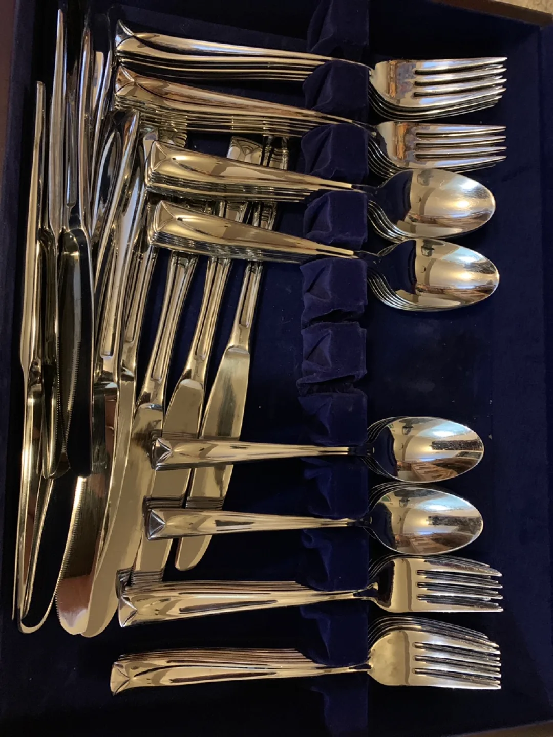 Silverware Set in Wooden Box image indicator(2)