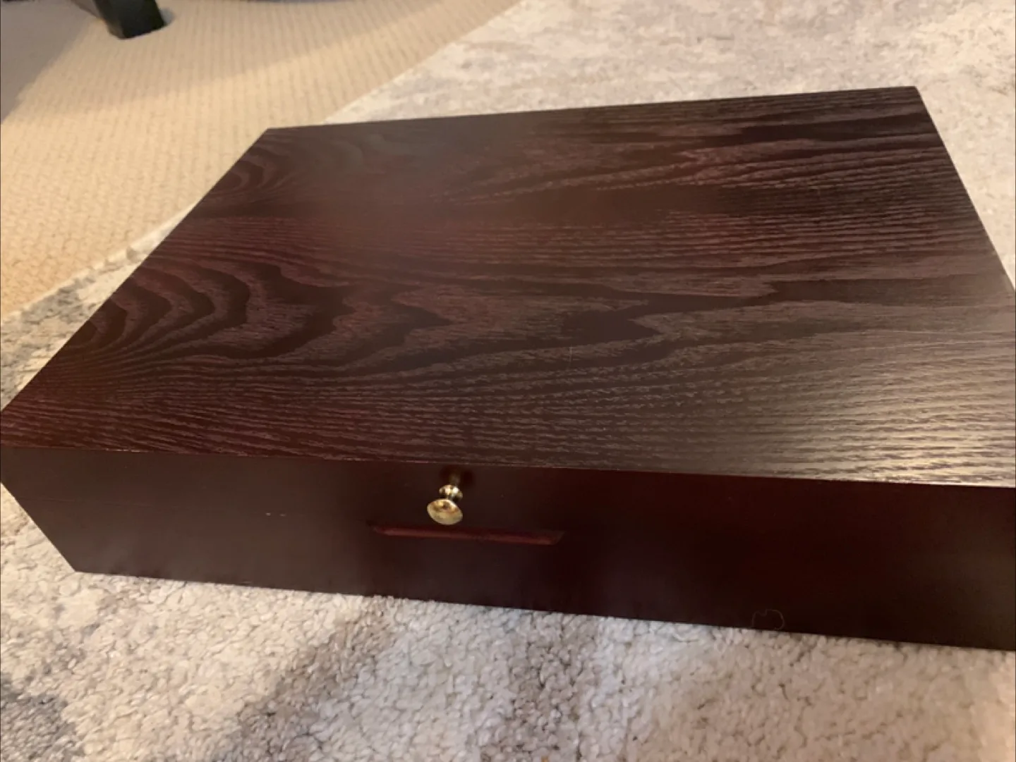 Silverware Set in Wooden Box image indicator(4)