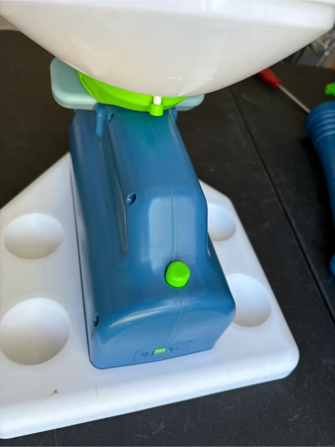 Little Tikes Pop Up Baseball/Tennis Trainer image indicator(3)