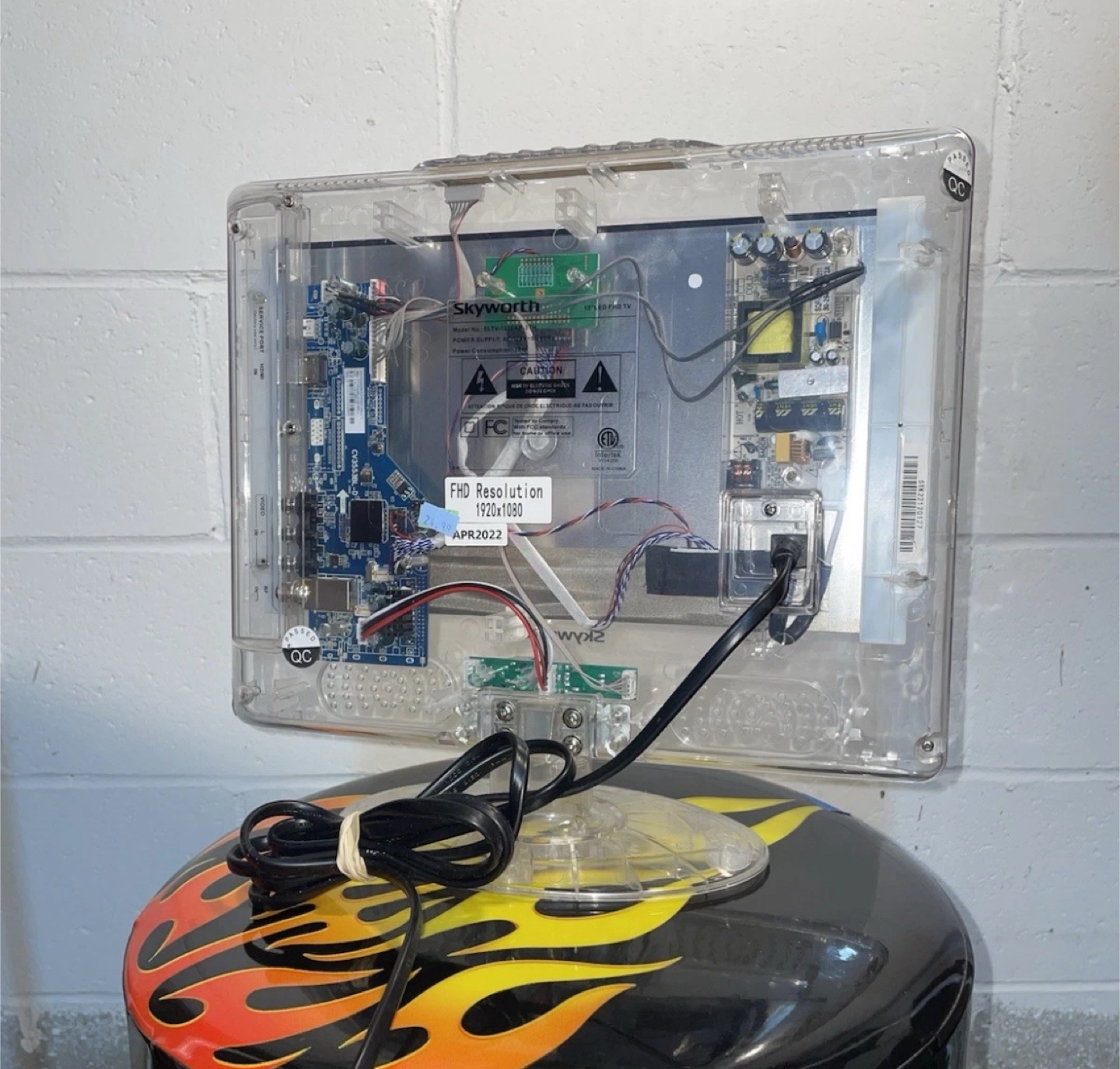 Jail TV / Skyworth 13" LED FHD TV / working - photo 4