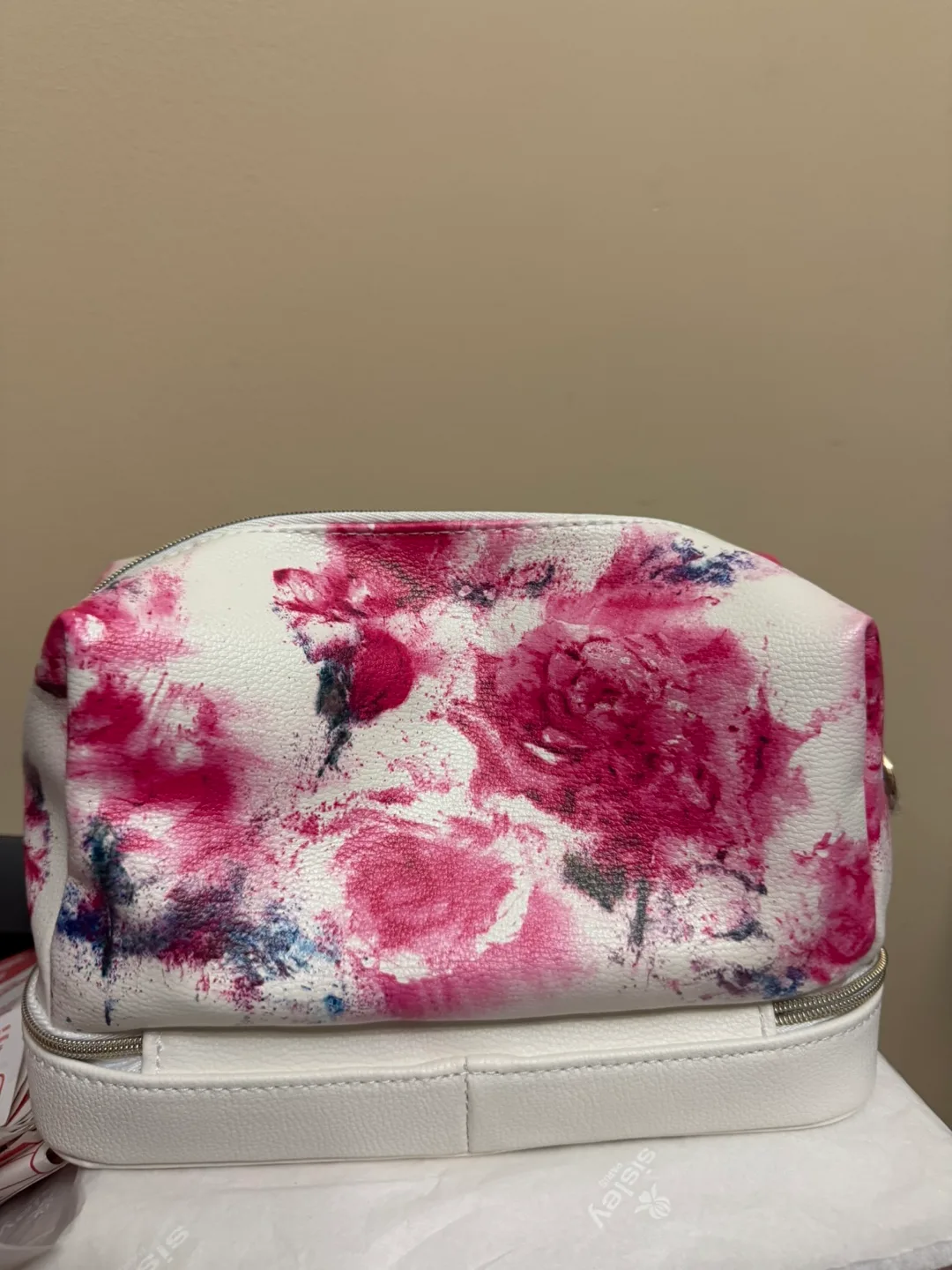Lancôme Cosmetic Bag - White Floral Design image indicator(2)