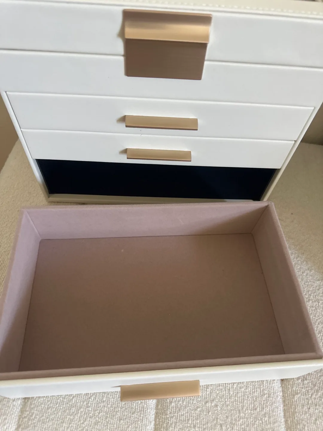 Cream Jewelry Box image indicator(5)