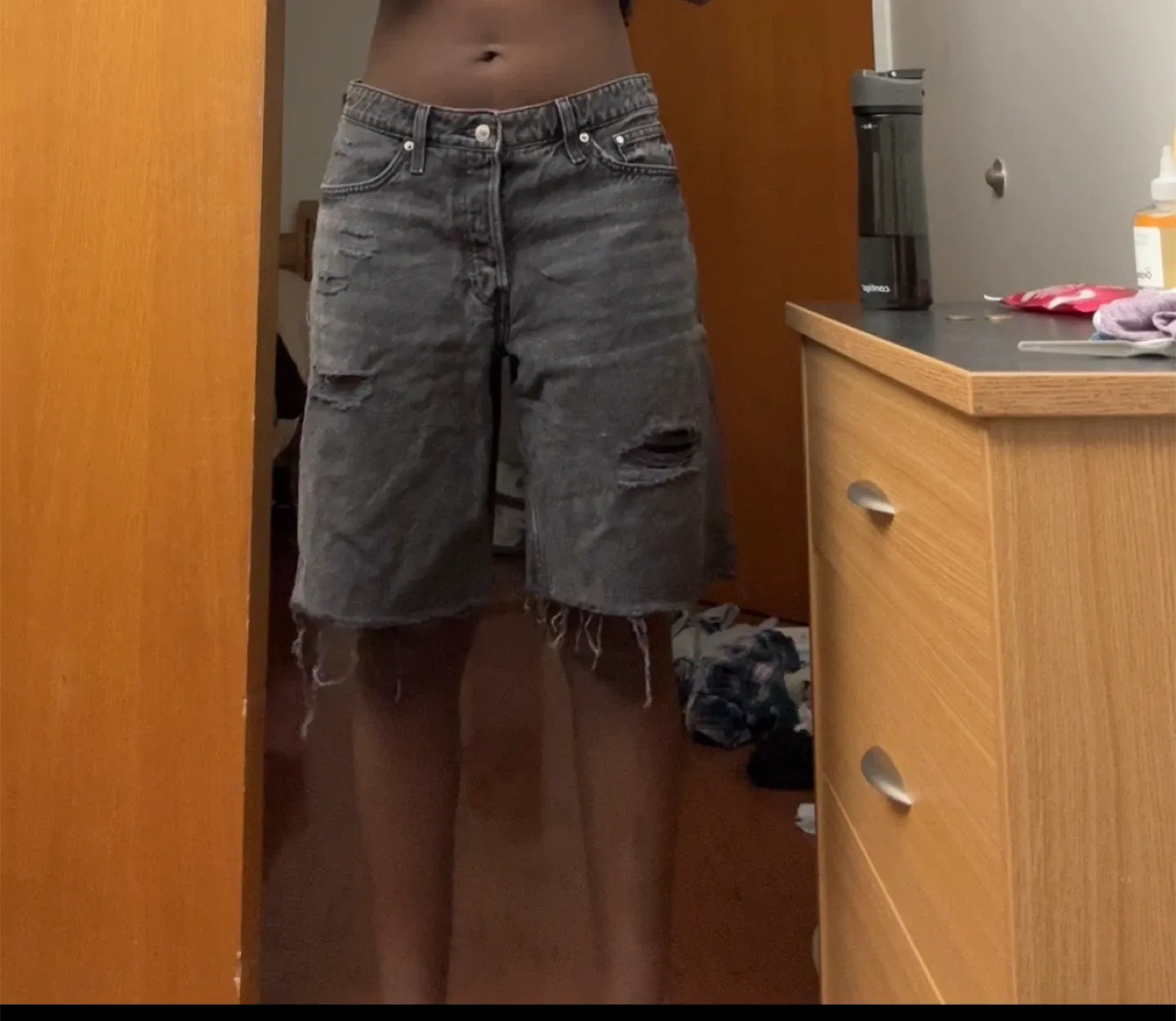 H&M Baggy Bermuda shorts thumbnail