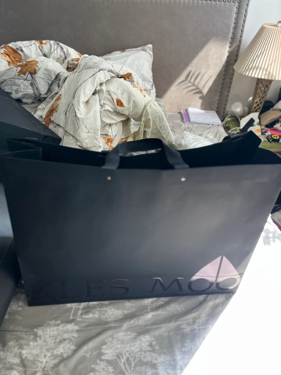 Moose Knuckles Black Shopping Bag image indicator(9)