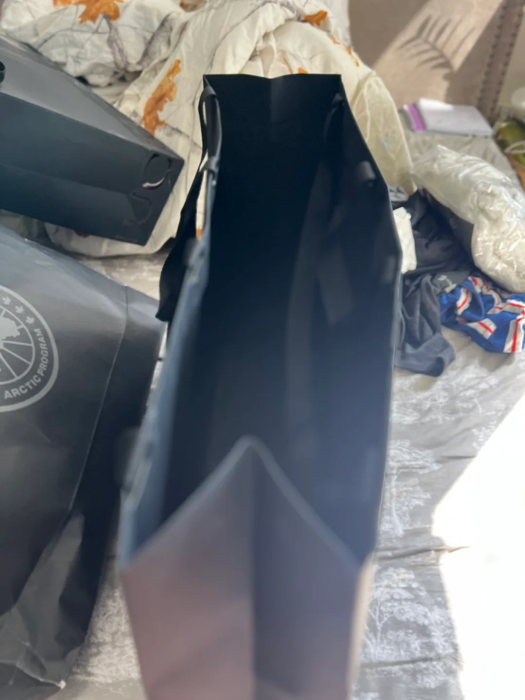 Moose Knuckles Black Shopping Bag image indicator(8)