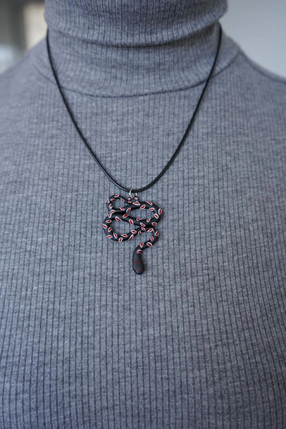 Snake Pendant Necklace - Black & Red - photo 2