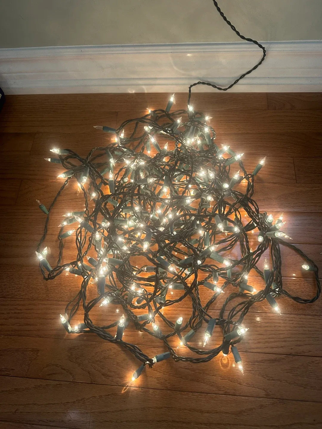 200 Christmas lights thumbnail