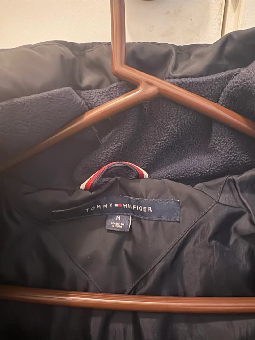 Tommy Hilfiger Black Puffer Jacket - Size M image indicator(4)