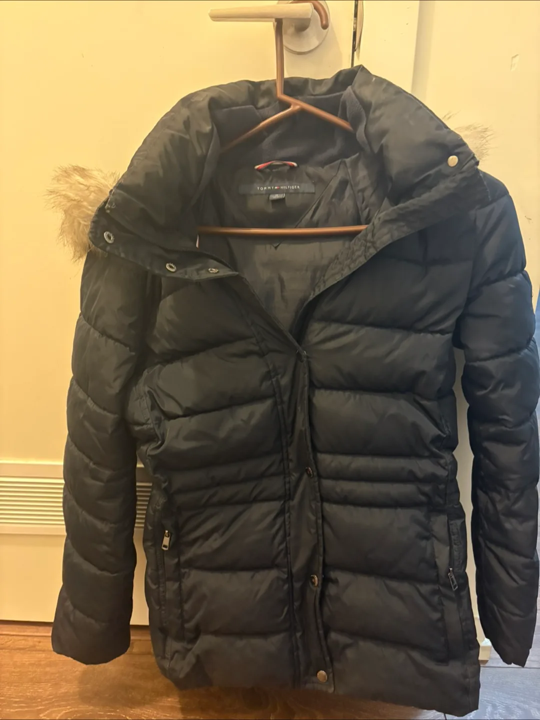 Tommy Hilfiger Black Puffer Jacket - Size M image indicator(3)