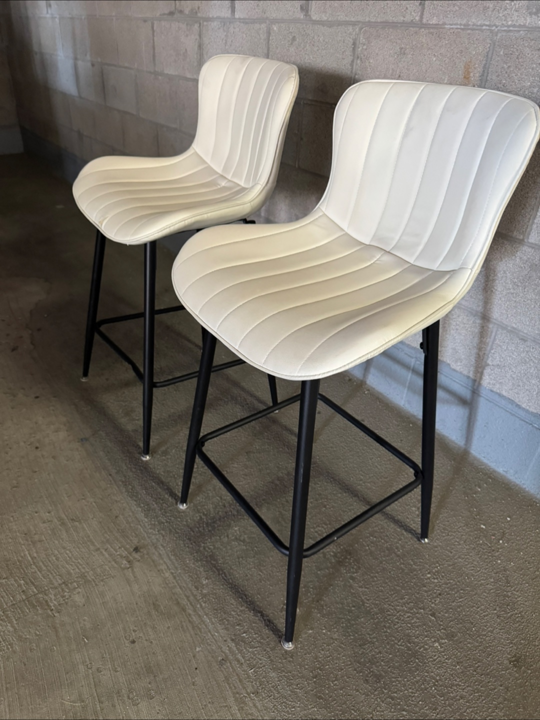 Set of 2 White Bar Stools