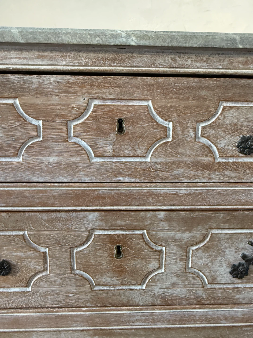 Vintage French Provincial Style Chest of Drawers - photo 4
