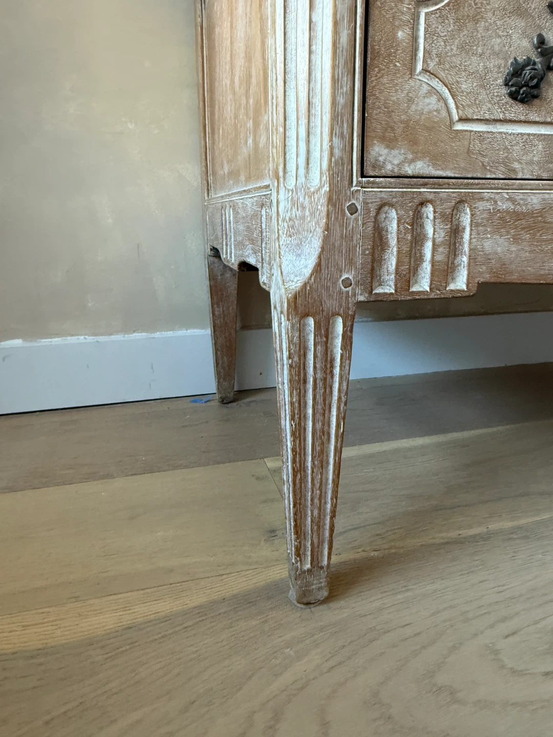 Vintage French Provincial Style Chest of Drawers - photo 3