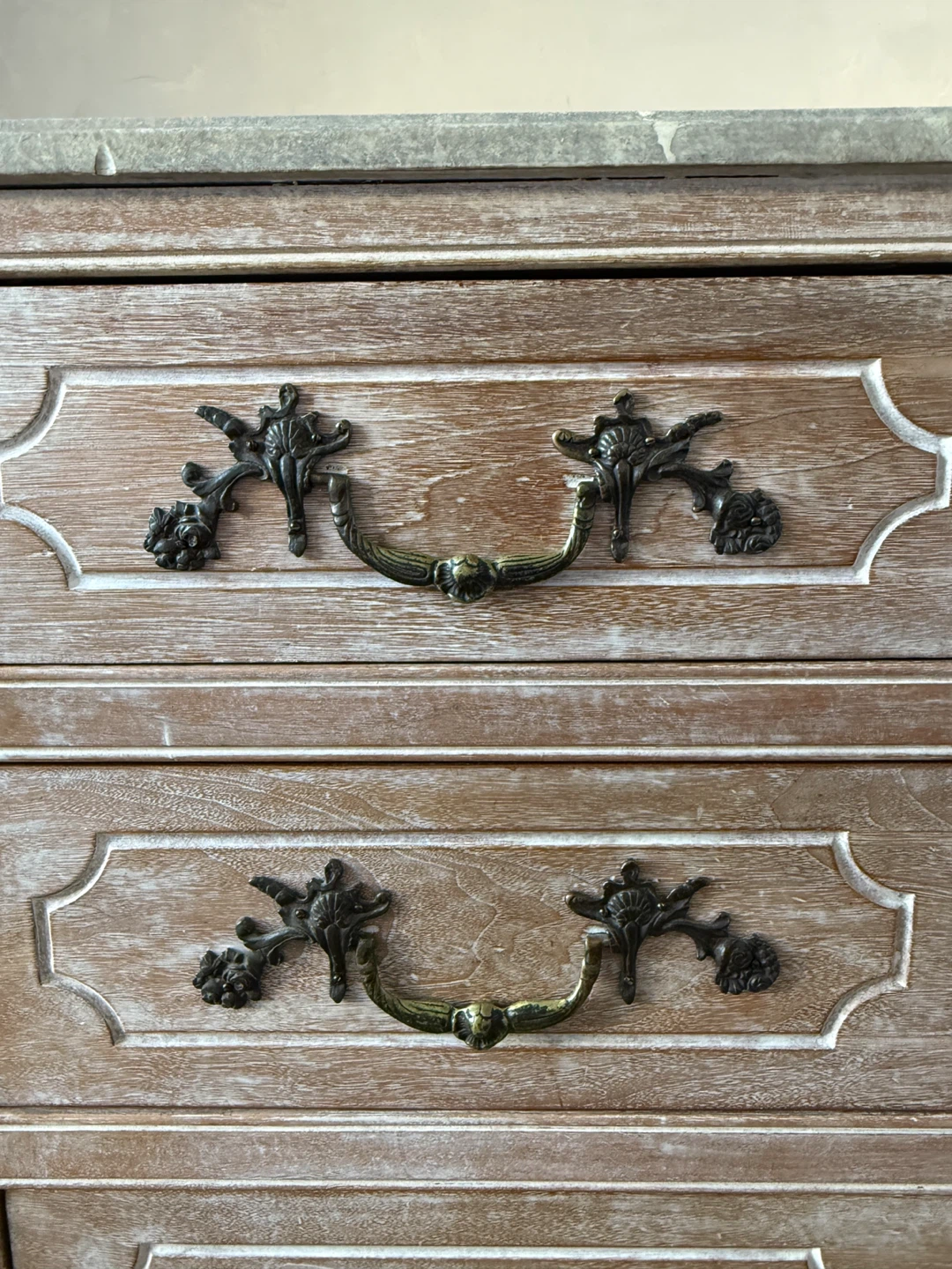Vintage French Provincial Style Chest of Drawers - photo 5