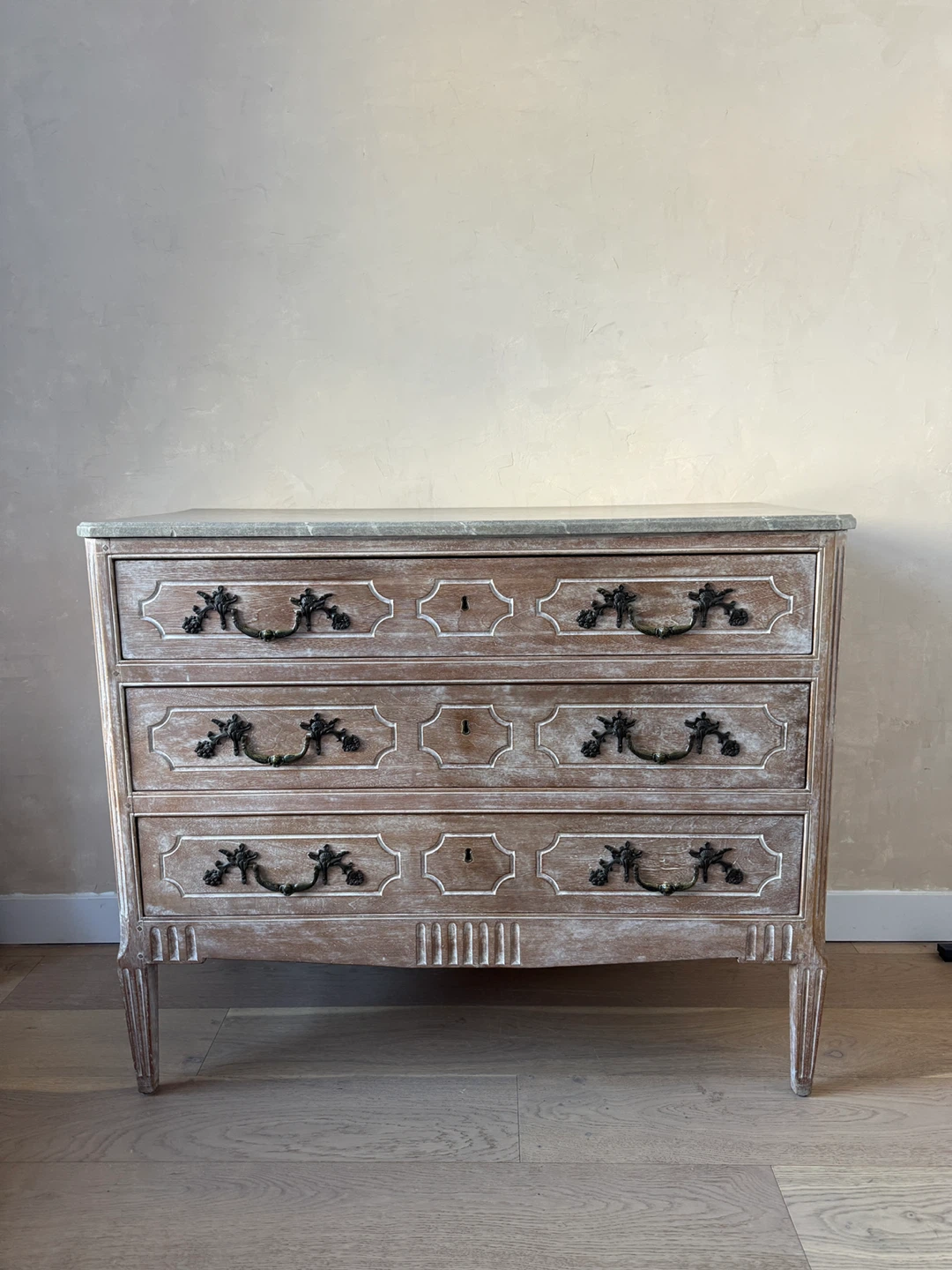 Vintage French Provincial Style Chest of Drawers - photo 2