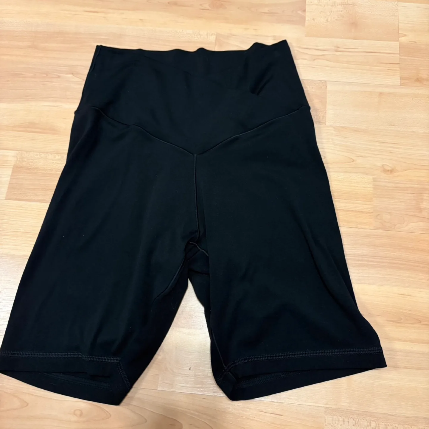EUC Aerie Black Bike Shorts 7 inches Medium image indicator(2)
