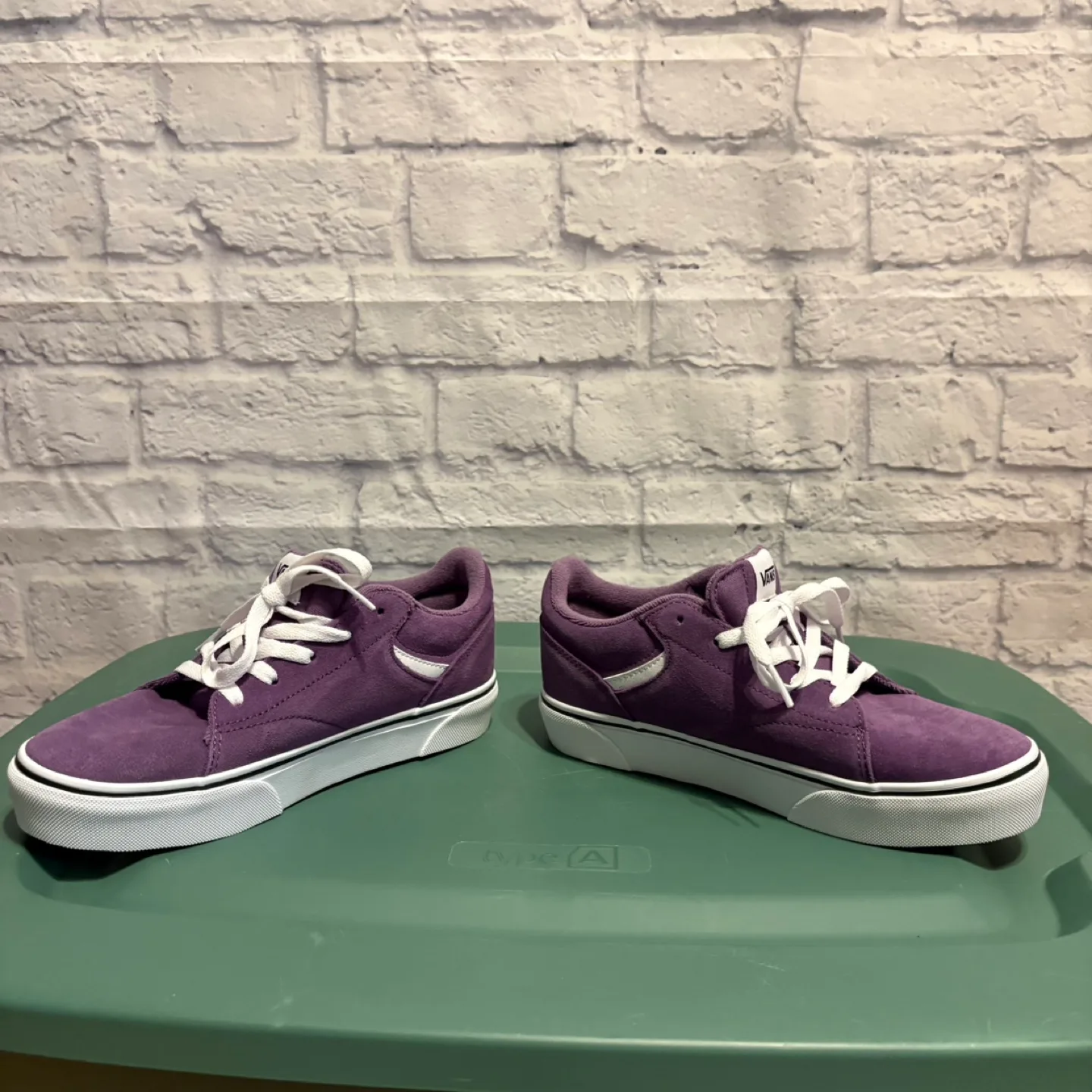 New Vans Sneakers Girls Size 6 (Fits approx women’s 8) image indicator(2)