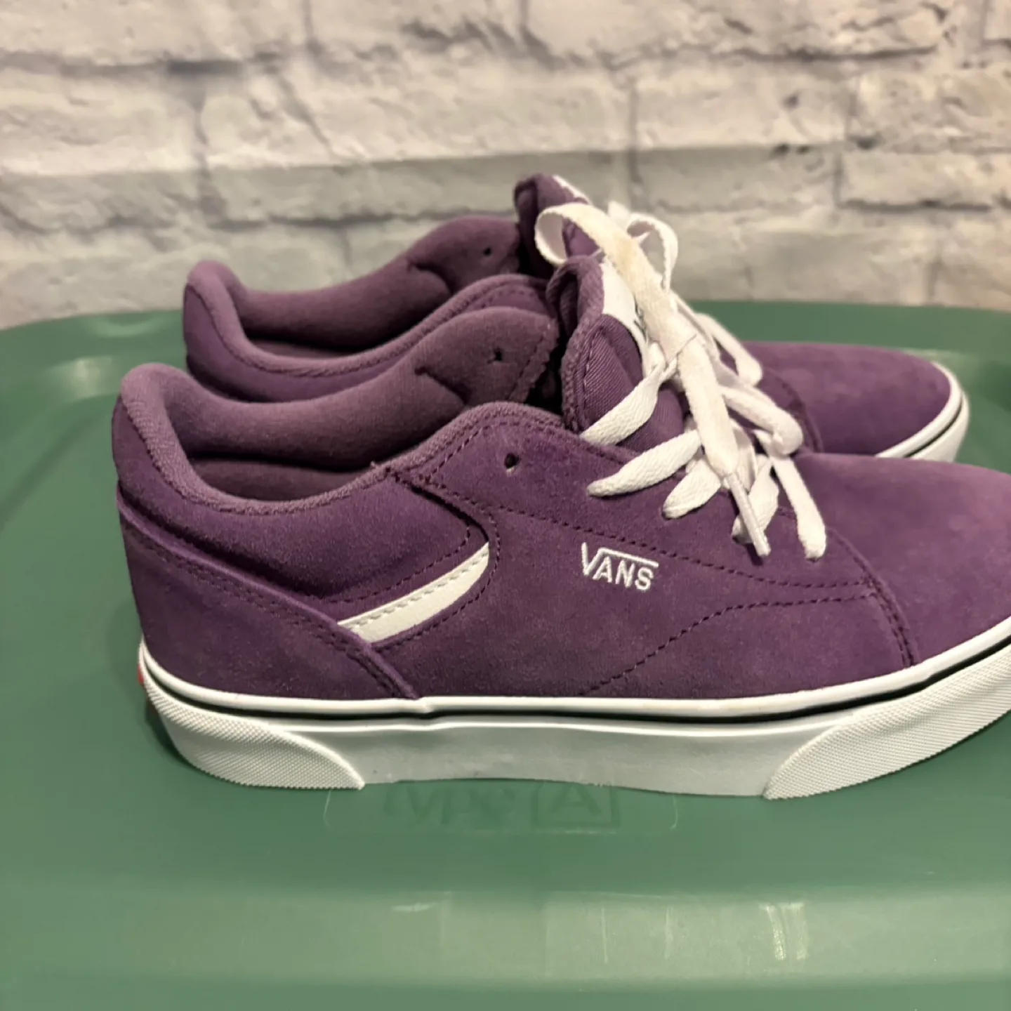 New Vans Sneakers Girls Size 6 (Fits approx women’s 8) image indicator(4)