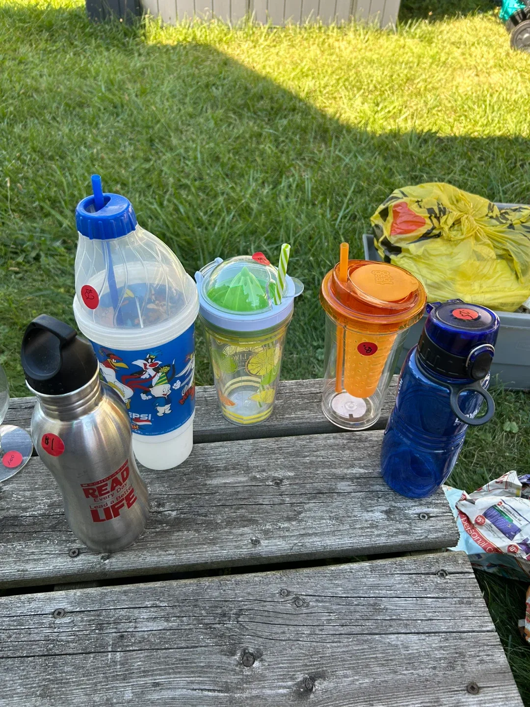 Variety of Kids' Water Bottles thumbnail