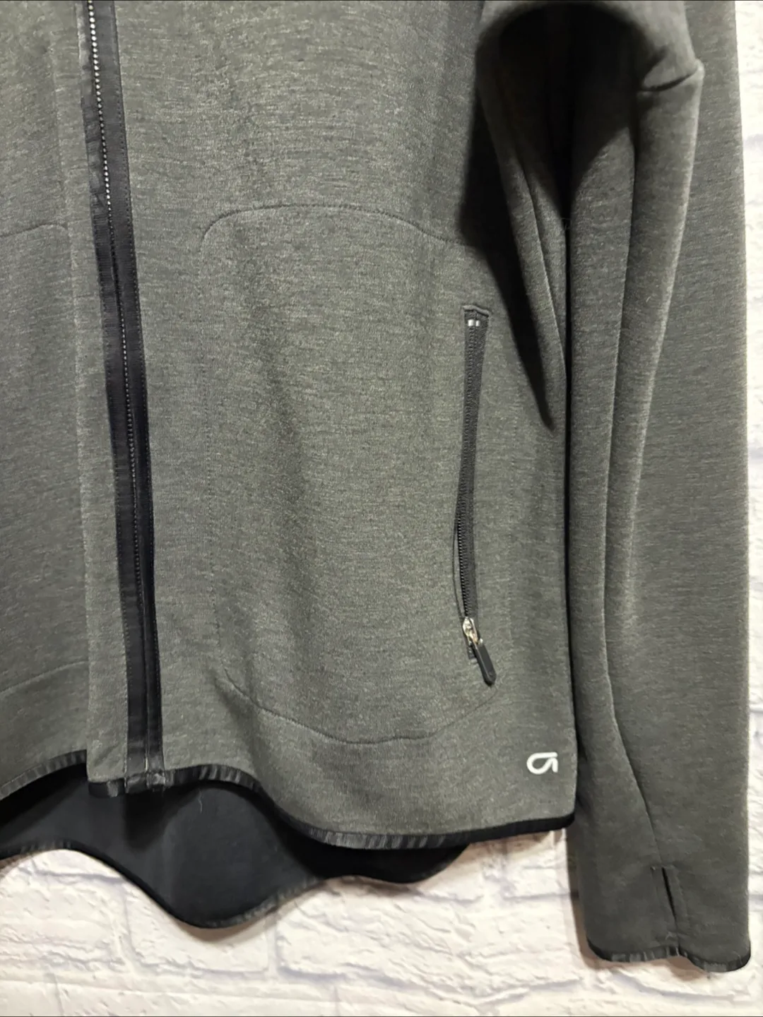 GapFit Breathe Gray Jacket - Size M image indicator(2)