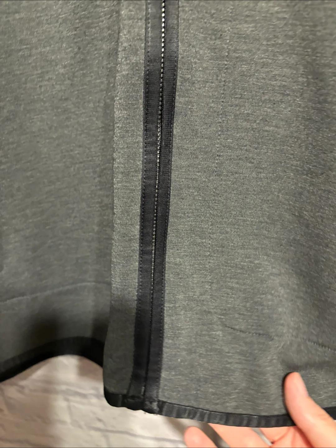 GapFit Breathe Gray Jacket - Size M image indicator(5)