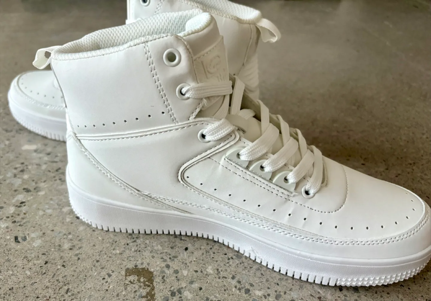 Ecko Unltd. High Top Sneakers White Size 7 image indicator(5)