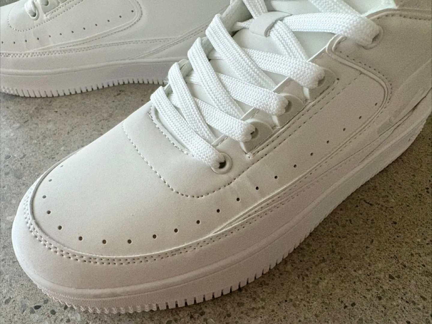 Ecko Unltd. High Top Sneakers White Size 7 image indicator(2)