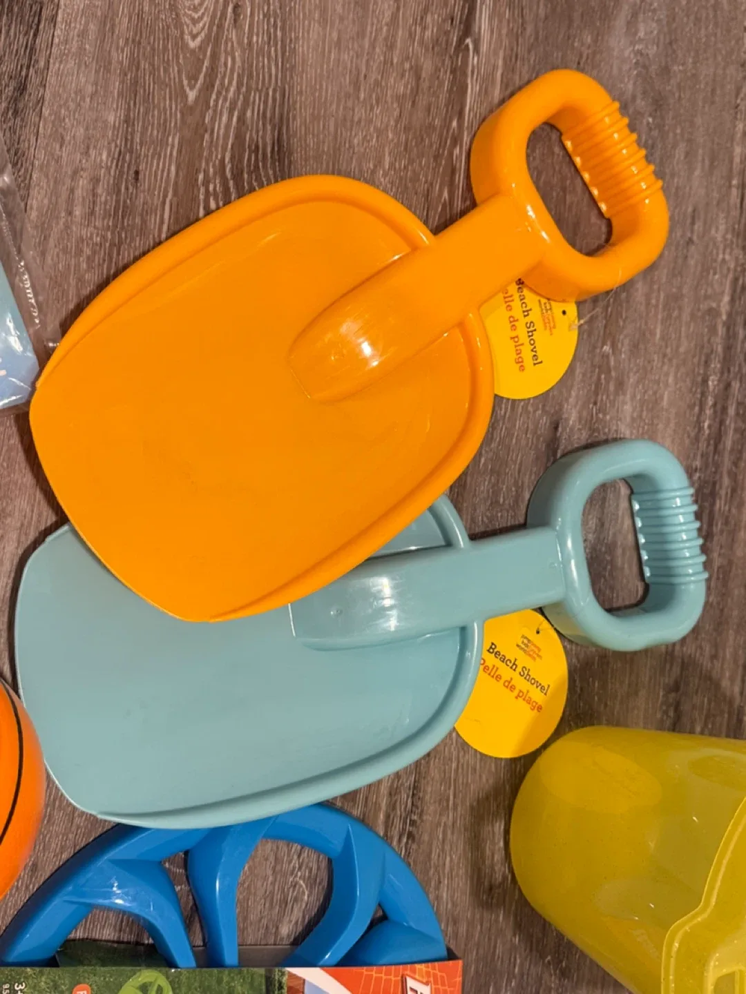 Kids Beach Toys Set - Play Day Beach Ball & More! image indicator(6)