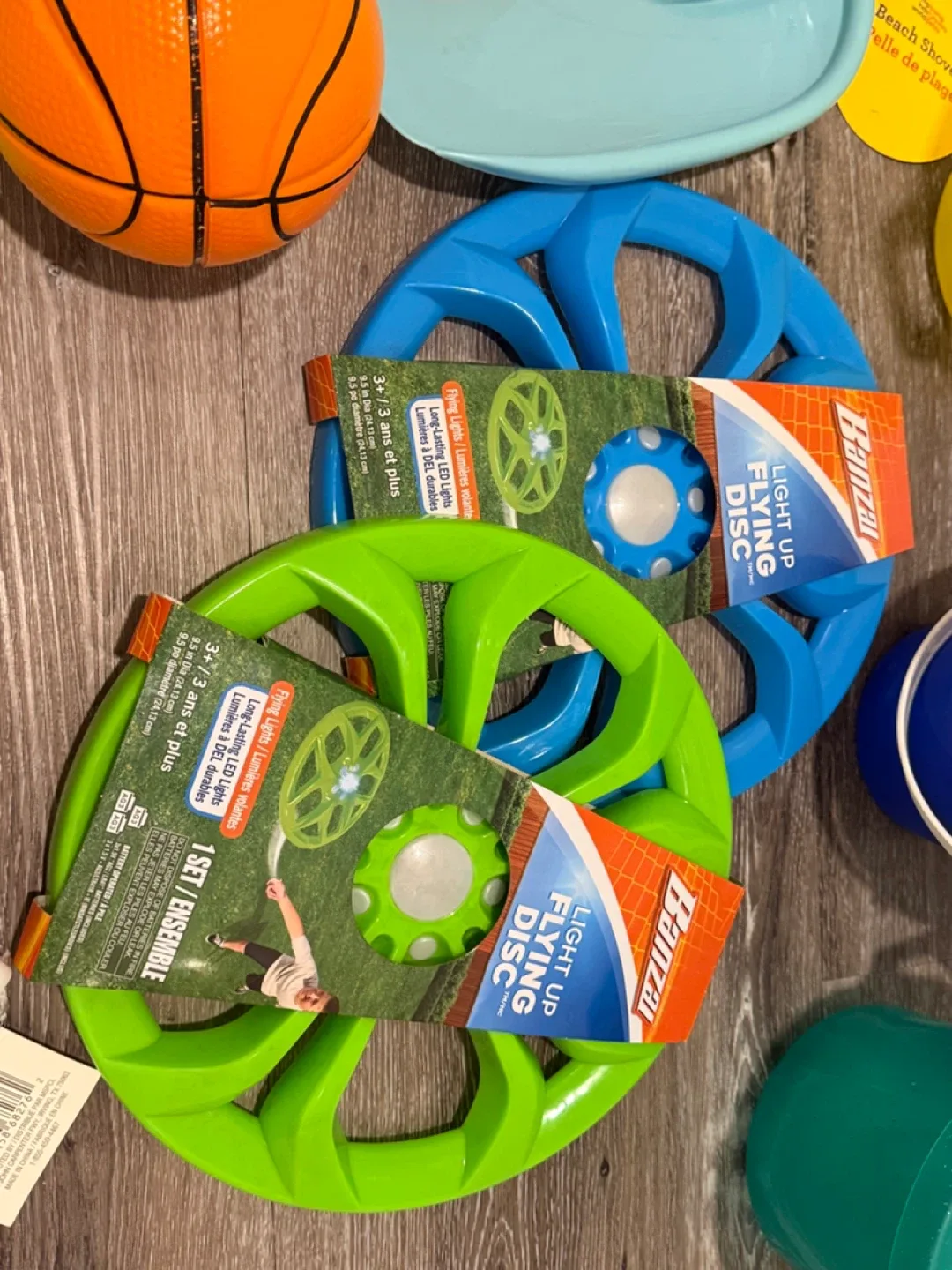 Kids Beach Toys Set - Play Day Beach Ball & More! image indicator(2)