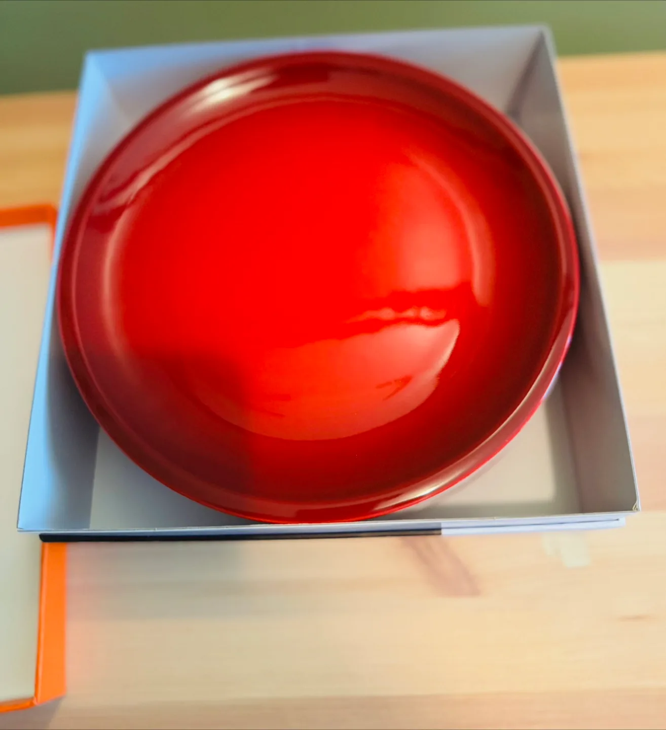 New Le Creuset - Cerise Minimalist Dessert/Salad Plates image indicator(4)