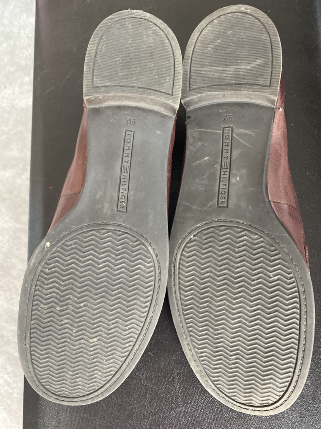 Tommy Hilfiger Wine Leather Loafers - Size 9M - photo 3